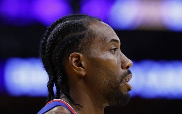 右ヒザのこわばりにより欠場が続くカワイ・レナードが5対5のワークアウトに参加