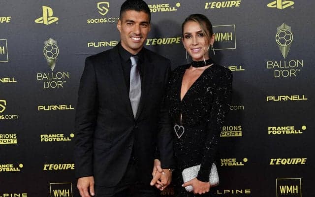 スアレスが妻の誕生日を祝福「素敵な女王様、ずっと君を愛している」、メッシ妻からのメッセージも