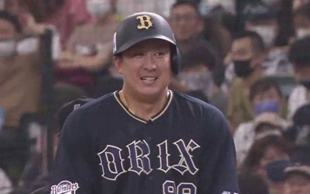 今季No.1“奇襲”が「何回見ても笑える」　ファン騒然の珍打に中嶋監督も爆笑