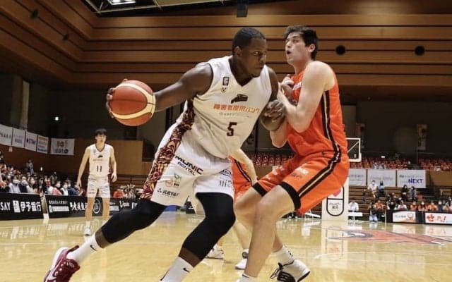 越谷が愛媛に連勝して東地区首位をキープ…長崎はA千葉との接戦を制す／11月12日開催 B2試合結果