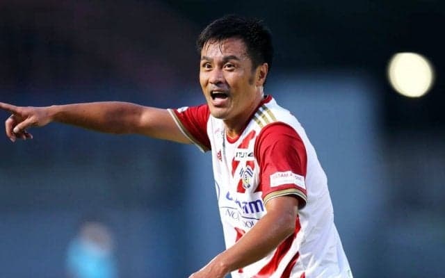 「何回見ても泣く」駒野友一の引退セレモニー＆胴上げ姿に感極まる声続出！ 家族と旧チームメイトが駆け付け、ワールドカップ2大会出場のレジェンドを送り出す