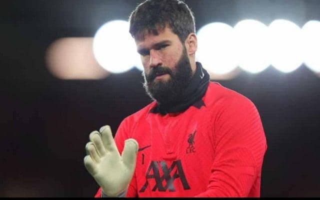「どちら様？」「もはや別人」リバプールGKアリソンが久々に髭を全剃り「こんな顔だったのか」