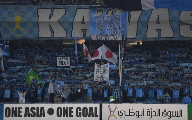 「現地の人かと」「ケイのフィット感…」タイ遠征中の川崎F、観光写真に「修学旅行みたい」との声