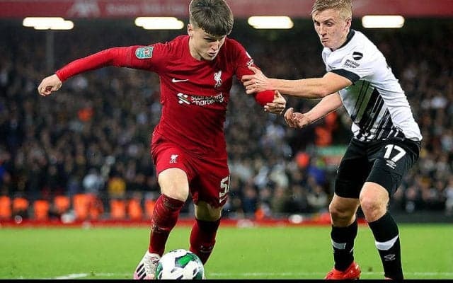 リバプールが今月トップデビューの逸材ドークとプロ契約締結！