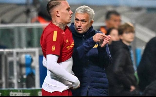 「ジャーナリスト向けに毎日リサイタルを開いている」選手批判のモウリーニョ監督に批判の声