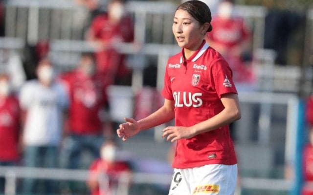 「可愛すぎてスクショした」「凛々しすぎる！」モデル姿の塩越柚歩、普段とは異なる魅力にファン沸く「可愛さとかっこよさの両面がでてる」