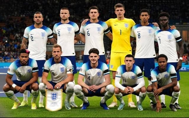 ｢スーパーカッコいい｣!! イングランド代表のスーツ姿に｢4万2000超いいね｣の大反響! ｢なんてハンサムなメンバーなんだ｣と話題の、W杯メンバー集合写真