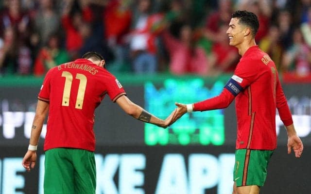 「ボートで来たのか？」C・ロナウドとブルーノの握手拒否騒動の裏側をチームメイトが明かす「彼らの間での冗談」