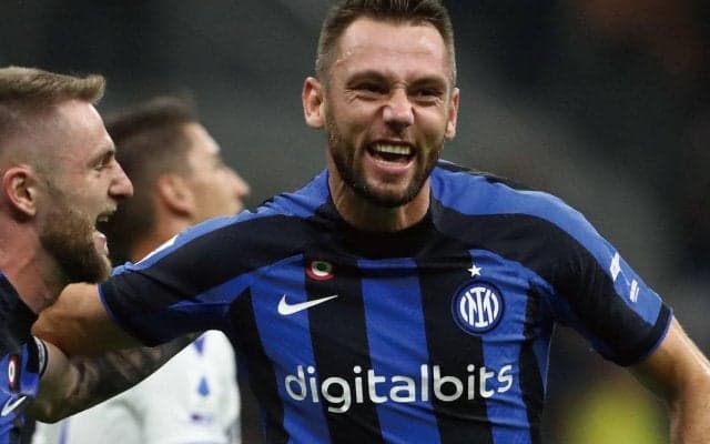 トッテナムがデ・フライに関心、インテルは来冬の売却も視野に？