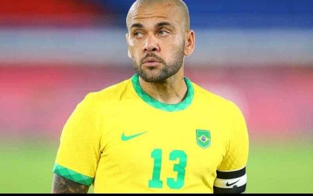 W杯目前でブラジル国民もピリつき 味方にスライディングしたアウベスに非難集まるも、実際は激しくなかった？「画像で見るよりも…」