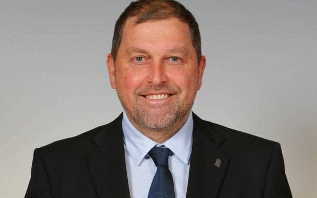 J1参入PO進出の山形、クラモフスキー監督が来季も続投決定「トロフィーを掴みに前進していきます」