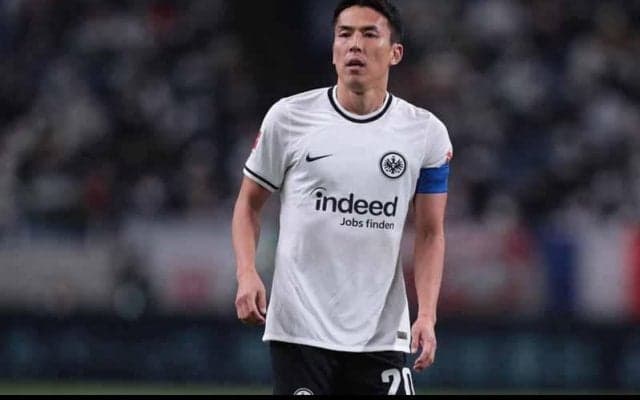 さすがアスリート！“弓を引く”フランクフルト選手たちのフォームが凛々しいと話題、長谷部誠も端正なフォームを披露