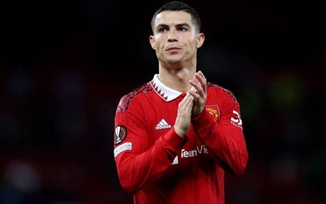 C・ロナウドの壁画が撤去…本拠地の衝撃映像にファン「写真を裂くのは簡単だが歴史を消すのは難しい」