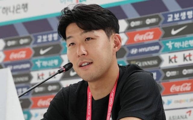 ｢ダークナイトソニーだ｣!! 韓国代表FWソン・フンミンの\"フェイスガード姿\"が話題…｢2万4000超のいいね｣がついた練習時の画像