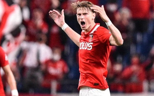 浦和ユンカーを描いた高校生サポーターの“黒板アート”に本人が反応！高校生はデンマーク語で感謝