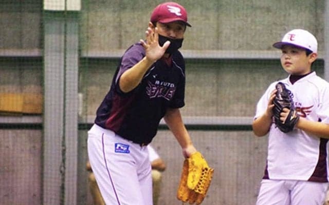 片足投げ＆セルフ投げで運動神経UP　プロも導入、少年野球の“高学年”向け練習法