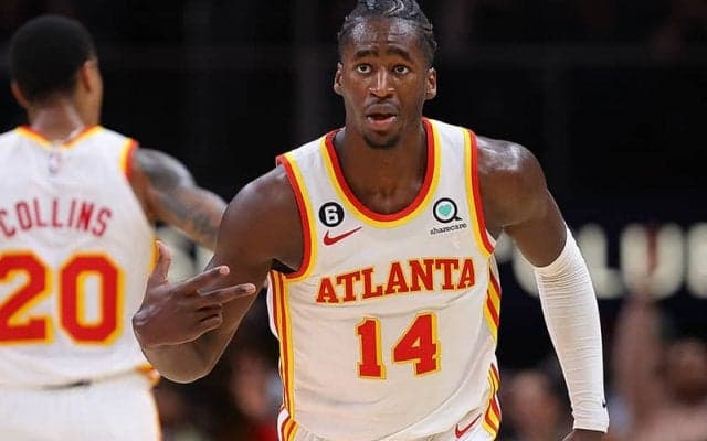 華麗なパスワークからアリウープを沈めたホークス…ラプターズとの延長戦は劇的な幕切れに