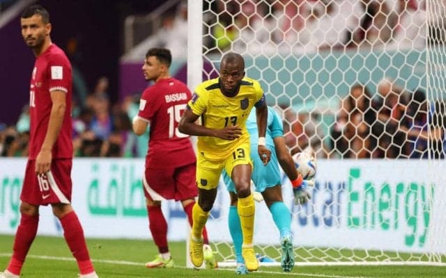 ｢既にW杯おもろいな｣カタールW杯初戦のキックオフでまさかのカウントダウン無視が話題に! 半自動オフサイド技術が炸裂などにも｢早くも沢山のネタを提供してくれる｣などの声