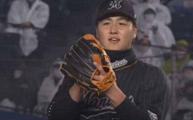 「落差ヤバい」「めちゃくちゃいい球」　22歳外野手の“垂直落下”魔球にファン驚愕