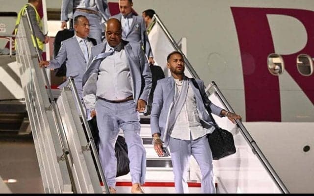 ブラジル代表内のカーストが明らかに！？集合写真で真ん中に座った選手が強制移動「そこはネイマールのポジションだ」