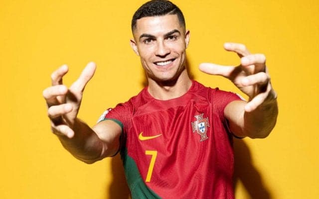 爆笑連発！ C・ロナウドは絵が上手い？ ポルトガル代表がチームメイトを描く