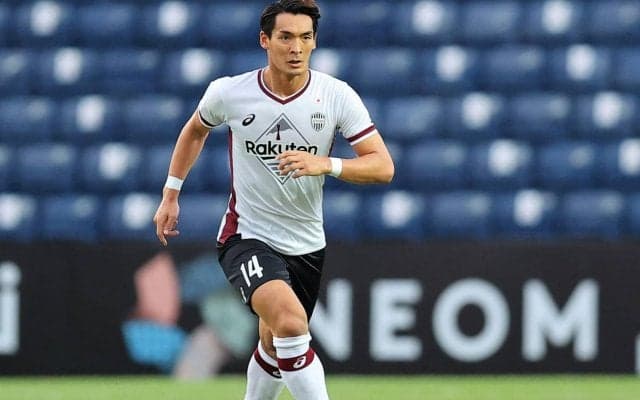 「凄いメンツ」カタールW杯現地解説の槙野、バルデラマはじめ各国レジェンド3人との2ショット披露「伝説でしかない御三方」