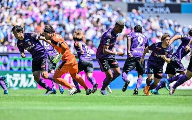 「カッコイイ! 一目惚れしました」京都サンガが来季の「新ユニフォーム」発表！大胆に配置した「鳳凰デザイン」にサポーター絶賛！