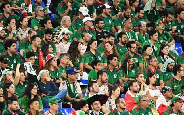 モナコGP覇者もカタールW杯を観戦！豪華3ショットに羨望の声「うらやましいな」「2回前のシャツだ」