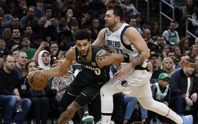 今季のMVP候補が激突…第1ラウンドはテイタム率いるセルティックスに軍配