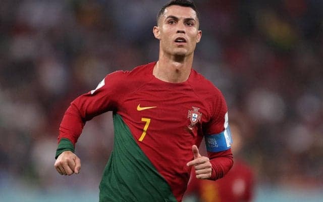 「誰も彼よりは高く飛べない」 偉業W杯5大会連続ゴールのC・ロナウド、37歳とは思えないジャンプ力が大バズり「どうやったらそんなに飛べるんだ」