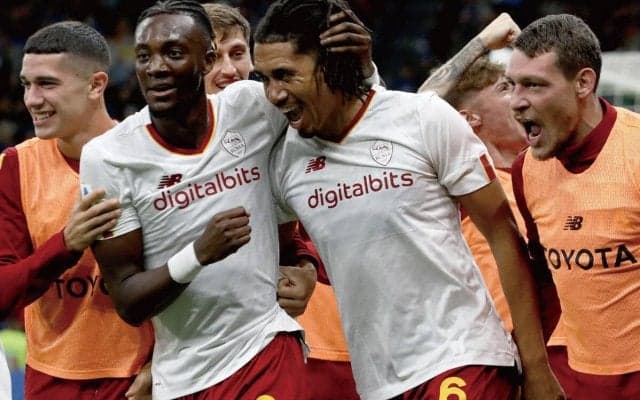 「普通におる」来日中のローマの選手が新宿駅東口に出没も…意外と日本の人には気づかれず？「普通に観光してる」