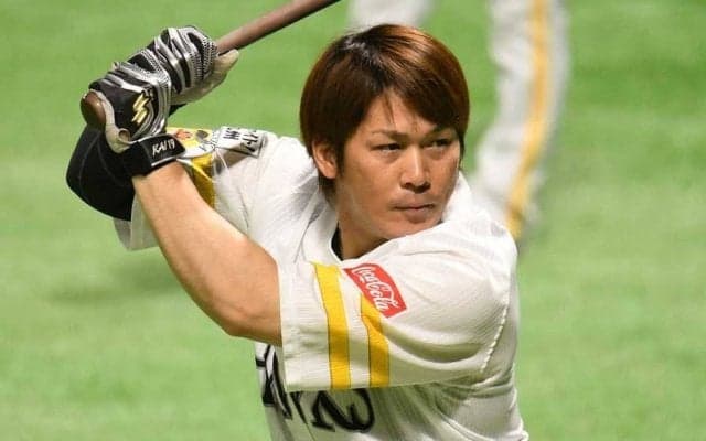 鷹・甲斐拓也、ベストナイン受賞も笑顔なし　打率.180に「全く貢献できていない」