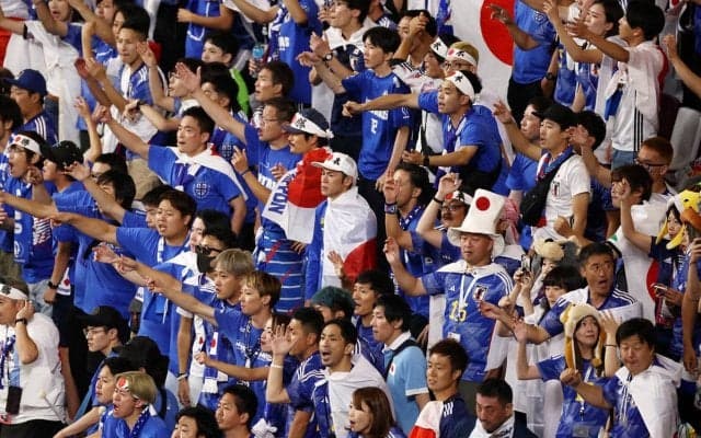 「この美女は誰だ？」「ワールドクラス」FIFAの国際映像に映り込んだ日本人サポーターがフォロワー急増「めちゃくちゃフォローされるw」