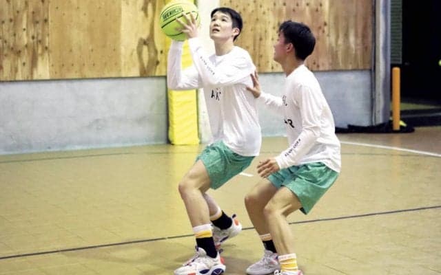 全ての中高生に知ってほしい！ 基本のシュートを決め切る極意〈レイアップ編(4)〉[リバイバル記事]