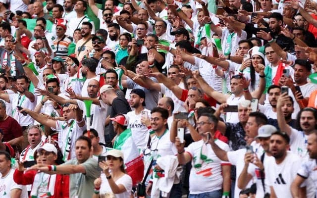 日本代表サポーターが影響!? 劇的勝利のイラン、スタンドでファンがゴミ拾い「素晴らしい行動」