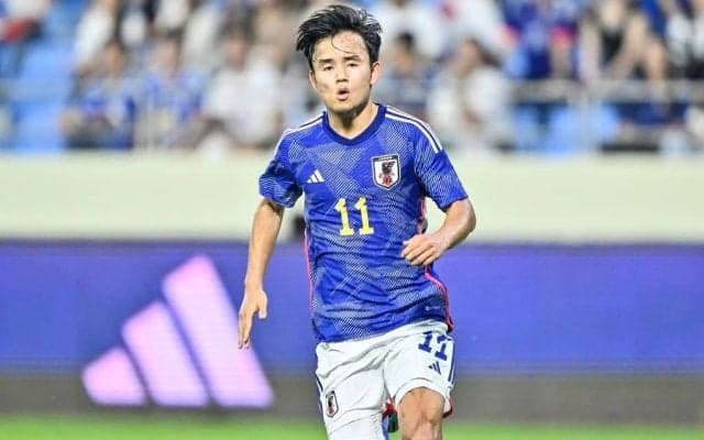 「ツボすぎて一生笑ってる」日本代表・久保建英、\"赤髪\"に染めた長友佑都を見て｢追加メンバーですか?｣とジョークを飛ばす! ドイツ戦の舞台裏が話題に