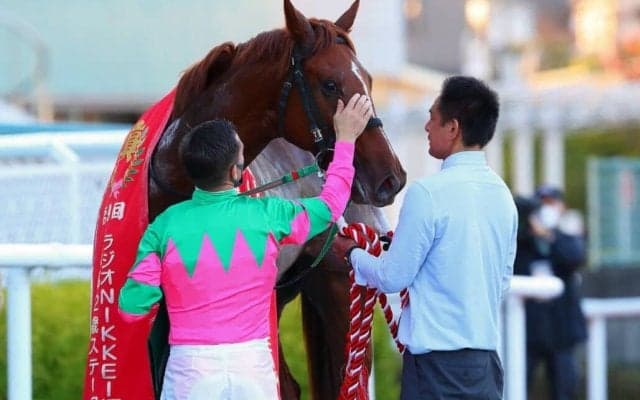 【京都2歳S】M.デムーロ「他馬が来てから集中した」グリューネグリーンが重賞初制覇