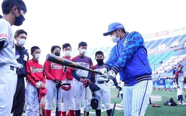DeNAの54選手が小学生2200人を指導　佐野主将「夢や希望を与えられる選手に」