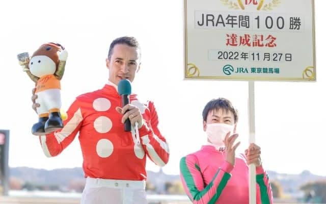 C.ルメール騎手がJRA年間100勝を達成 8年連続8回目