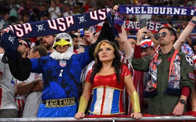 「すごい」「揺れています」テニス界のインフルエンサーも星条旗ビキニで母国を応援「レッツゴーアメリカ！」