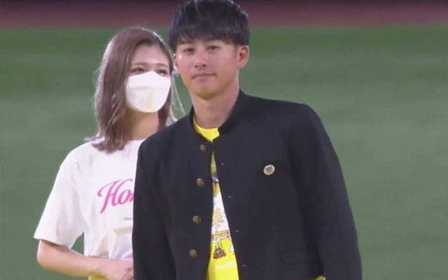 鷹イケメン右腕に「キュンキュンし過ぎる」　渾身の秘技に「画面越しで気絶した」