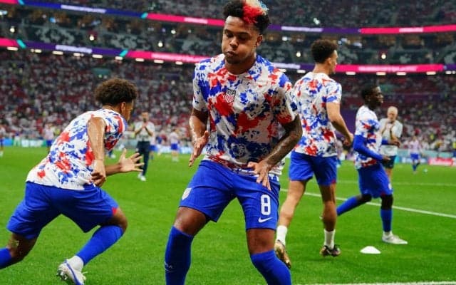 やはりフランス国旗？ヘアスタイルを星条旗に変更したアメリカ代表マッケニーの舞台裏が公開に