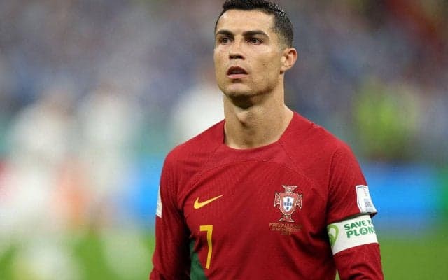 「やりすぎだろう」「全ての目が彼に向けられている」C・ロナウドにカメラマンが殺到、異様な光景に賛否両論「プレッシャーが凄いだろうな」