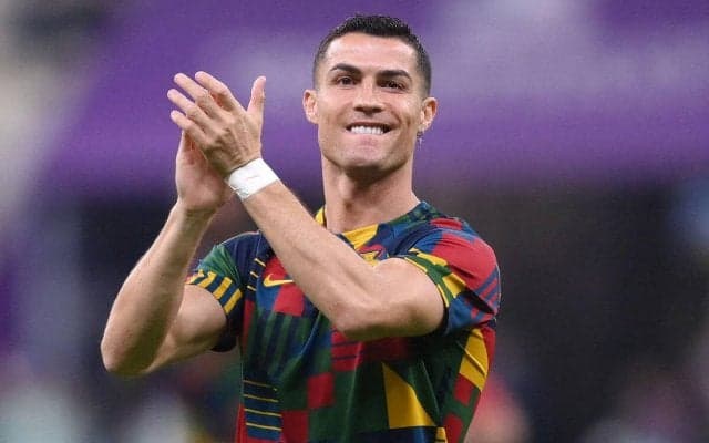 これぞ子供たちのヒーロ！ C・ロナウドとハイタッチした少年の絵に描いたような驚きの反応が話題「イリュージョンだ」「可愛すぎる」