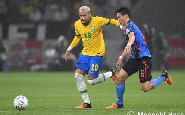 「ネイマール客席来てる」とファンも勘違い! ブラジル代表10番の「そっくりさん」がカタールW杯・スイス戦に現れてスタジアム騒然