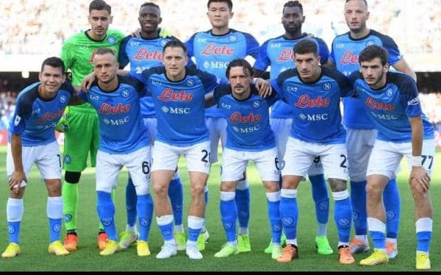 ナポリがクリスマスユニを発表も選手が着るのは年明けに！？！デザイン注目もカタールW杯でセリエAは中断中