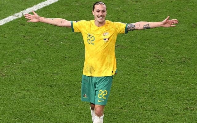 日本ともしのぎを削ったオーストラリア代表MF、16年ぶりの決勝T進出に感極まる「プレッシャーは計り知れないものだっただろう」