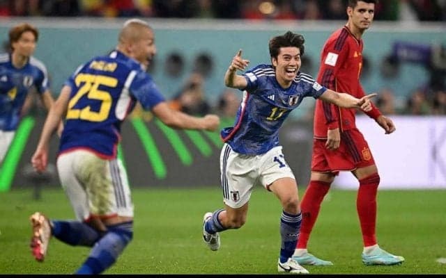 「W杯の論争」日本に敗れたスペインメディアが、VARの末認められた日本のゴールに言及「ボールは残っていたのか？」