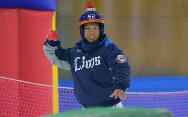 西武19歳がスキー場で子どもたちと交流　新潟出身…雪合戦に参加も「完敗でした」