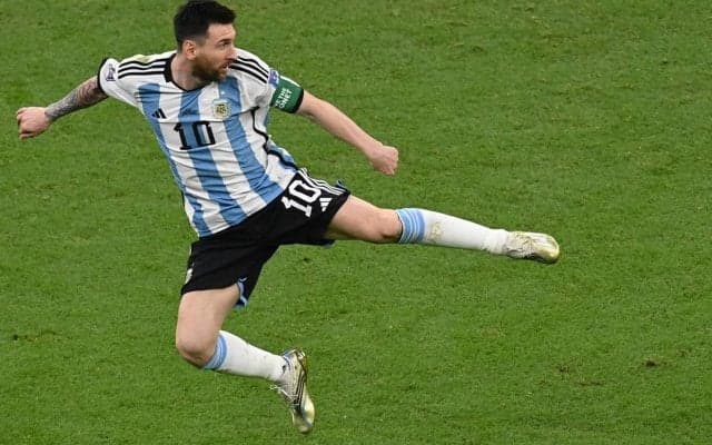 メッシが自身登場のゲームPVを公開！ドリブルからの銃撃戦にシュートで相手GKを粉砕「別の惑星から来た男」